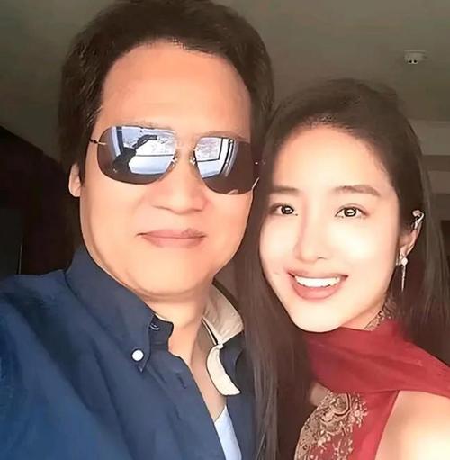 杨采钰新恋情疑曝光,杨采钰新恋情曝光视频