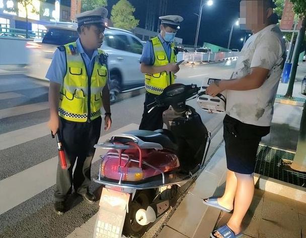 5人骑1辆电动车被罚,5人骑1辆电动车被罚多少钱